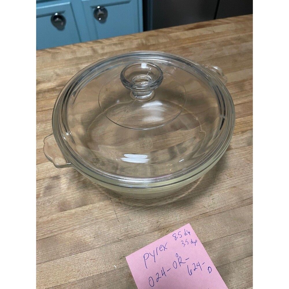 Vintage 1940's PYREX 024 Casserole Dish With Lid